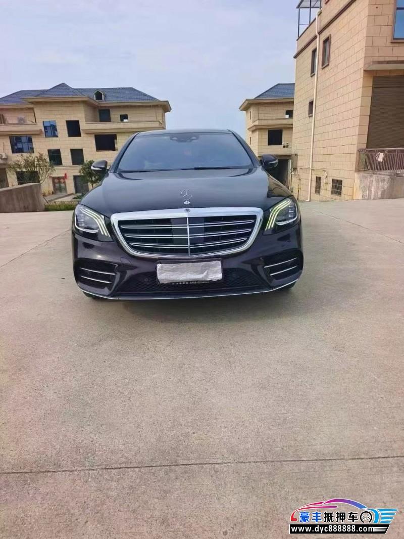 20年奔驰S轿车