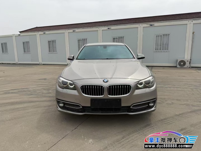 抵押车出售17年宝马5系轿车