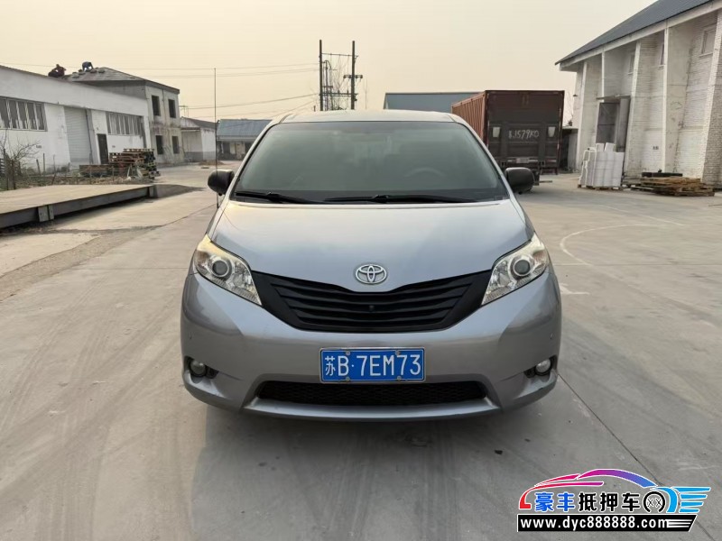 13年丰田塞纳轿车抵押车出售