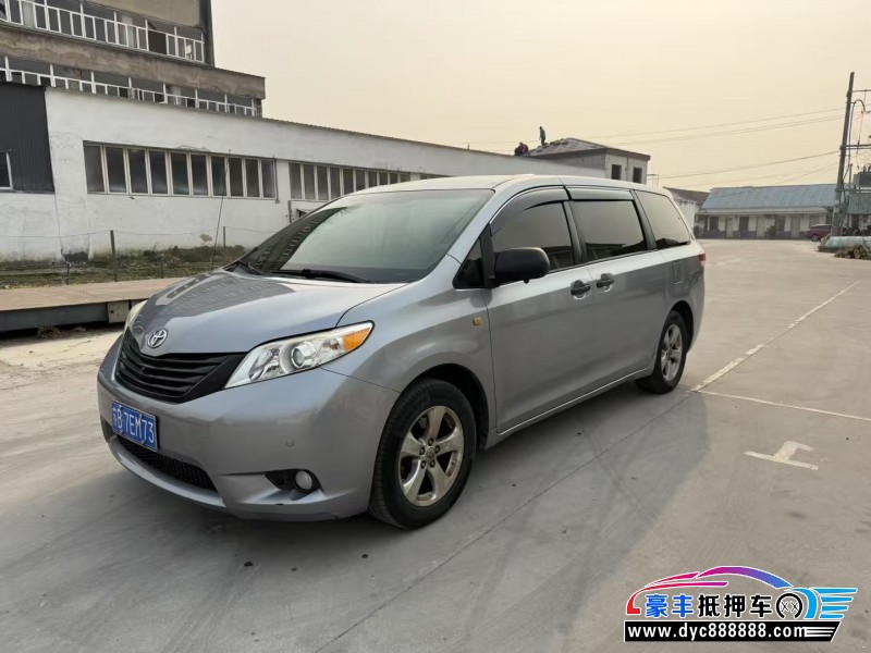 13年丰田塞纳轿车抵押车出售