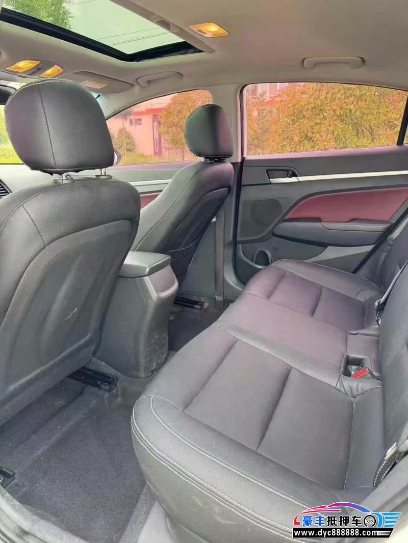 17年现代领动轿车抵押车出售