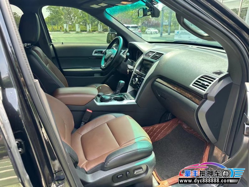 15年福特探险者轿车抵押车出售