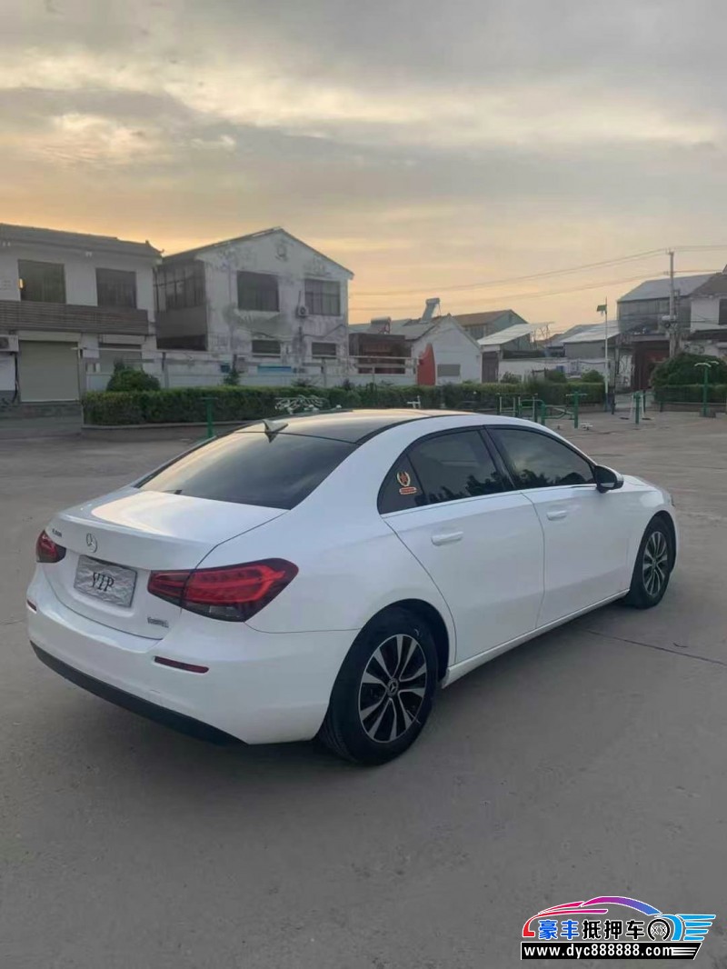 20年奔驰A轿车抵押车出售