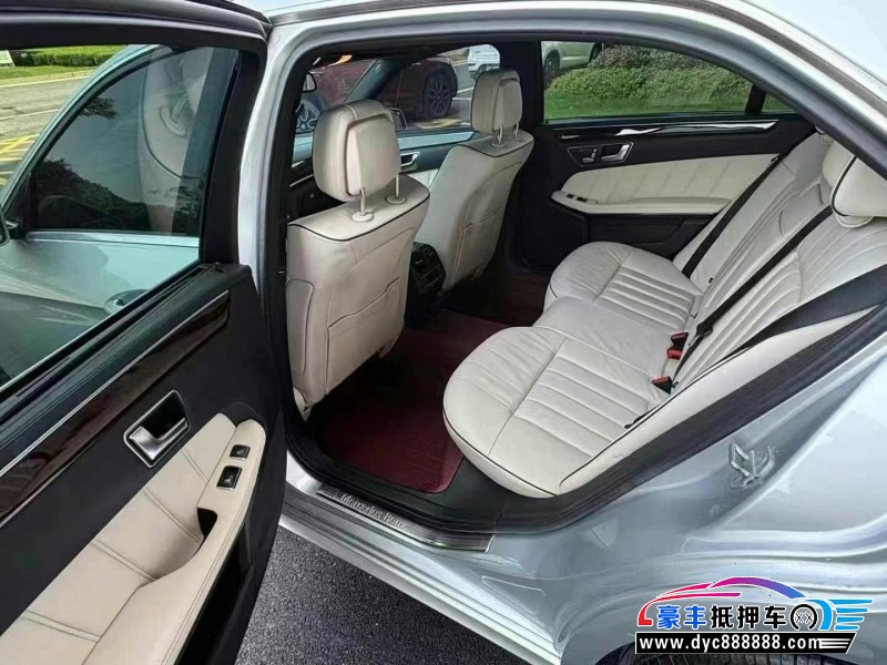 16年奔驰E轿车抵押车出售