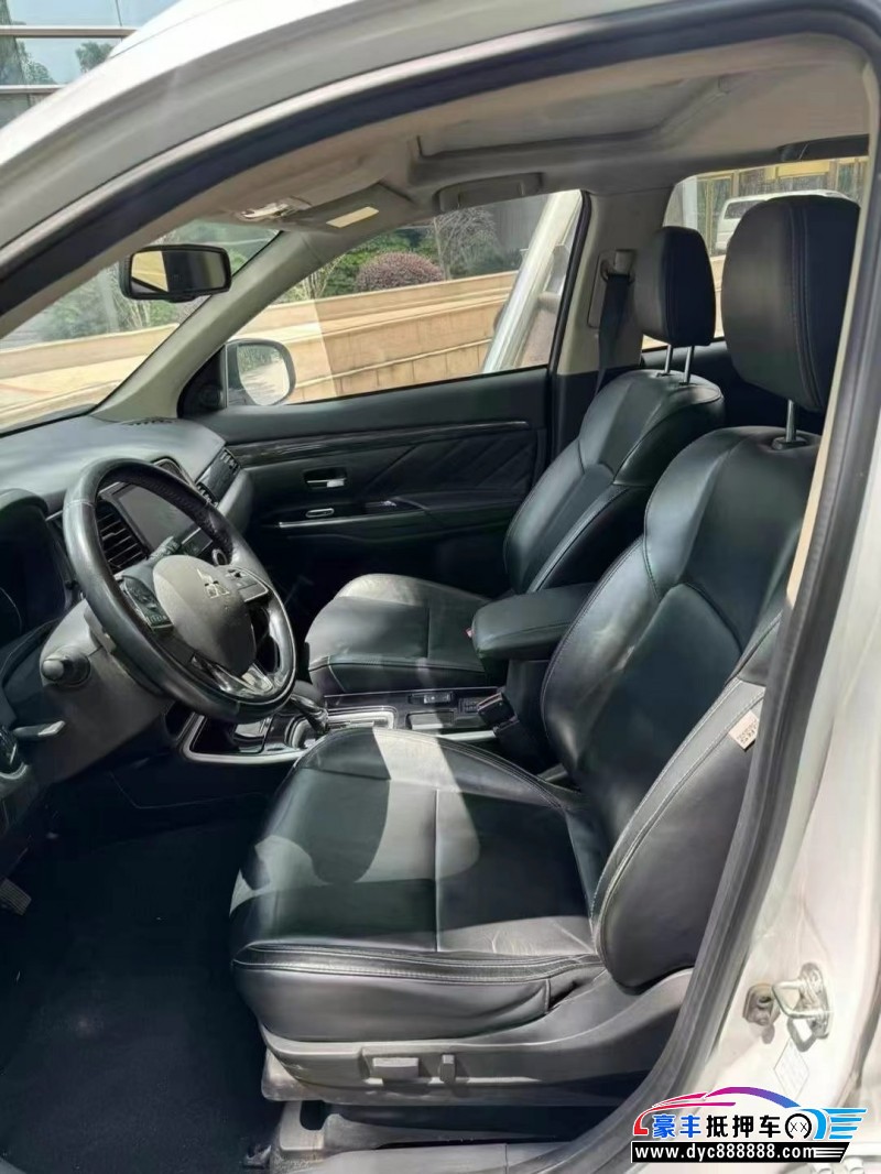 20年三菱欧蓝德轿车抵押车出售