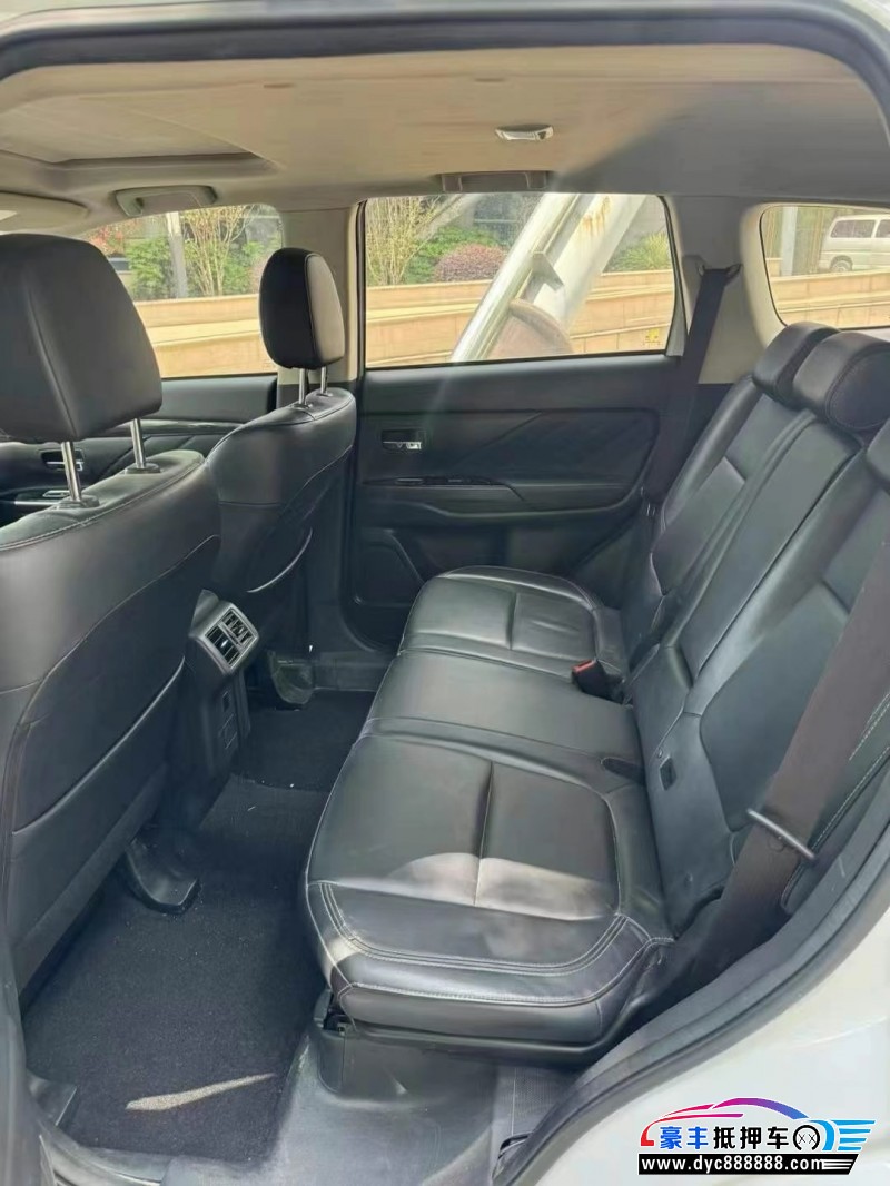 20年三菱欧蓝德轿车抵押车出售