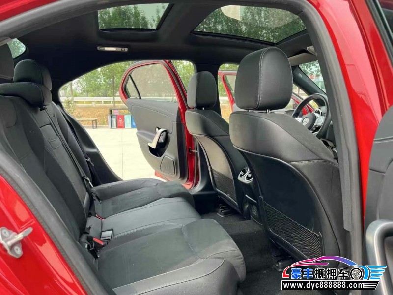 21年奔驰A轿车抵押车出售