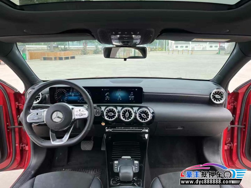 21年奔驰A轿车抵押车出售