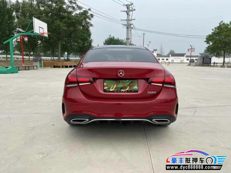 21年奔驰A轿车抵押车出售