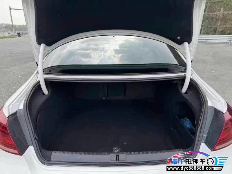 13年大众CC轿车抵押车出售