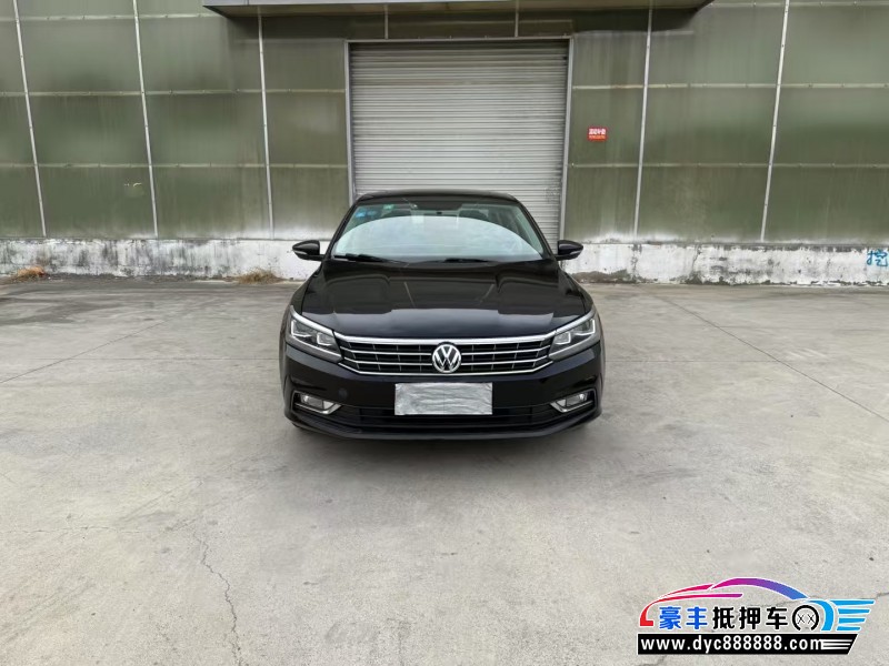 抵押车出售17年大众帕萨特轿车