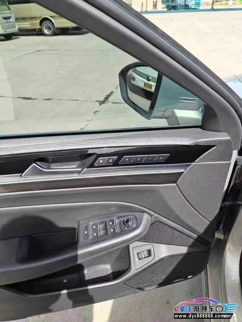 17年大众辉昂轿车抵押车出售