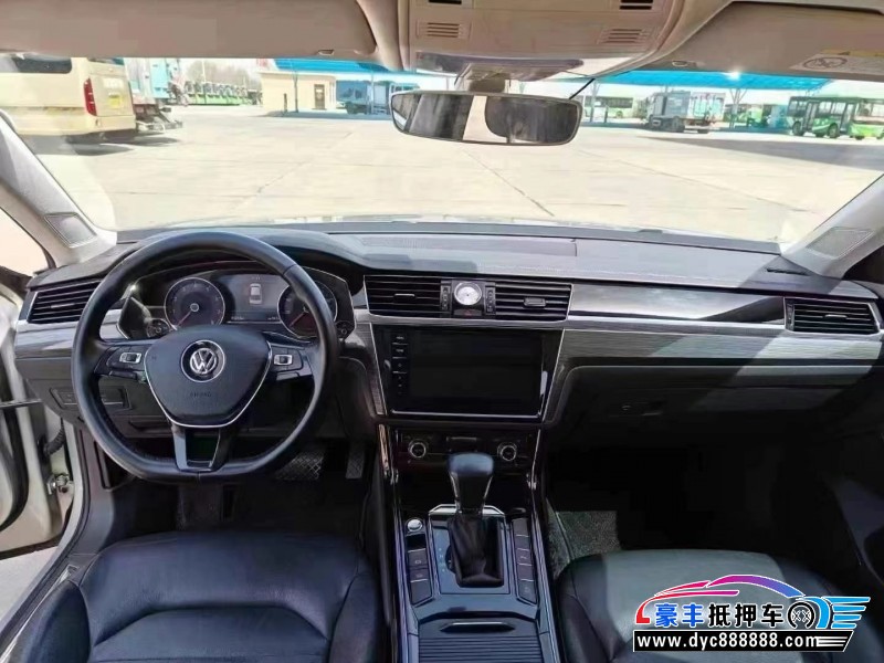 17年大众辉昂轿车抵押车出售