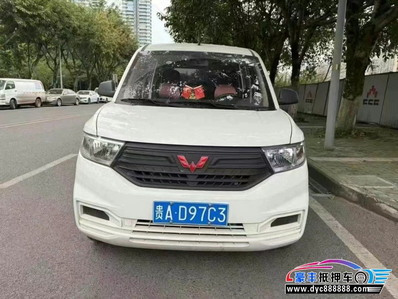 22年五菱汽车五菱宏光轿车