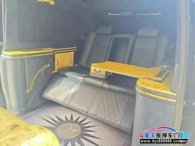 21年奔驰V轿车抵押车出售