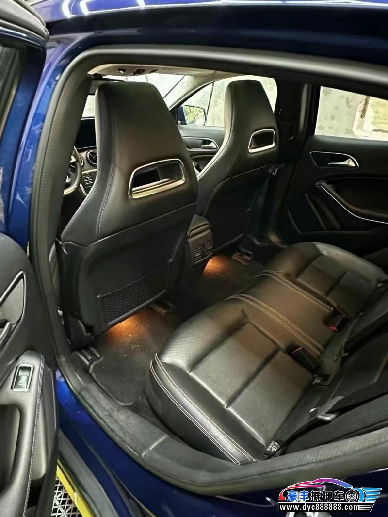 19年奔驰GLA轿车抵押车出售