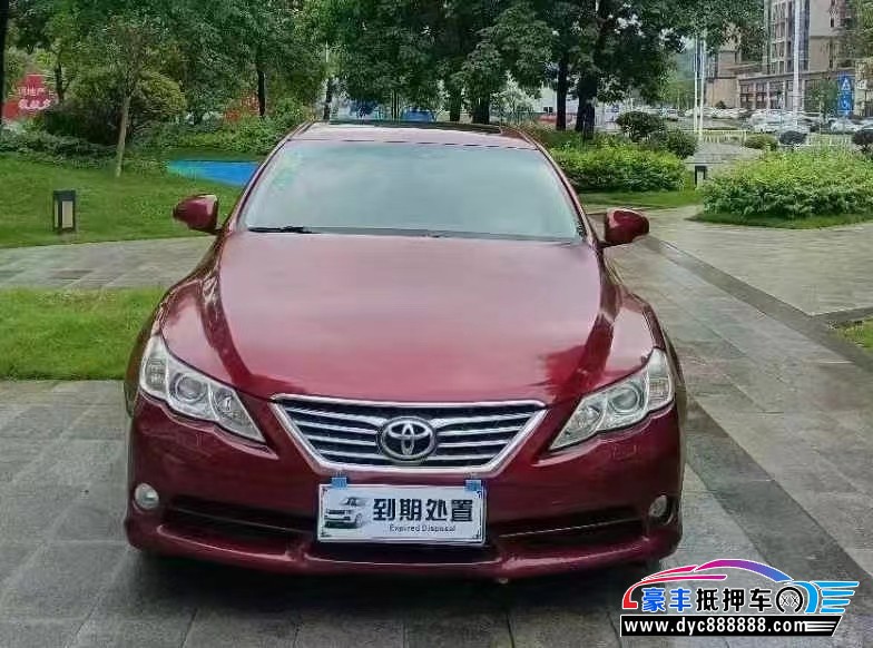 抵押车出售12年丰田锐志轿车