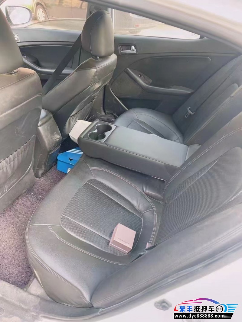 12年起亚K5轿车抵押车出售