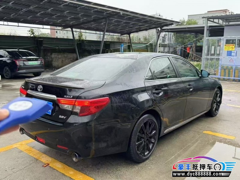 17年丰田锐志轿车抵押车出售