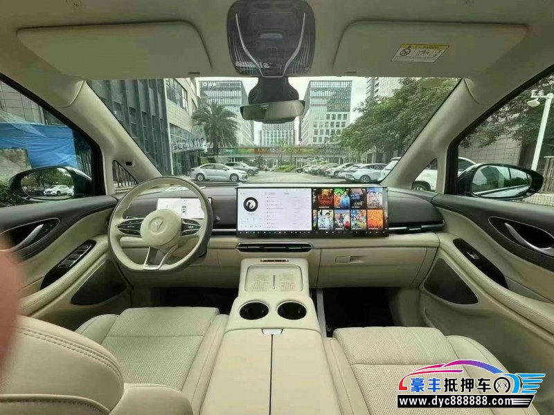 25年岚图梦想家轿车抵押车出售