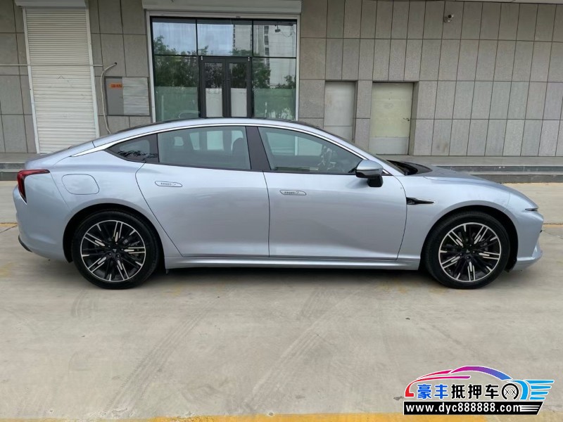 24年哪吒S轿车抵押车出售