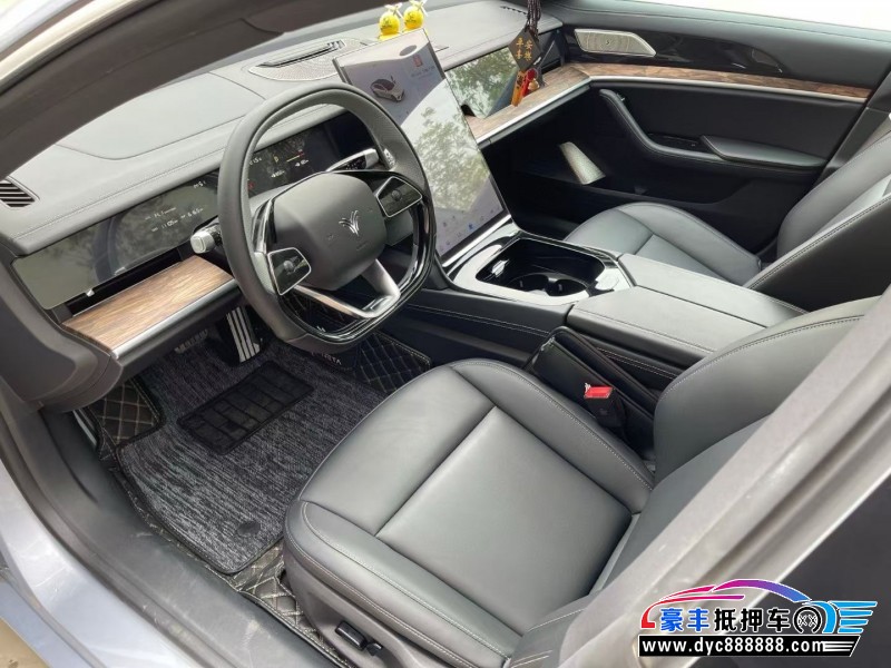 24年哪吒S轿车抵押车出售