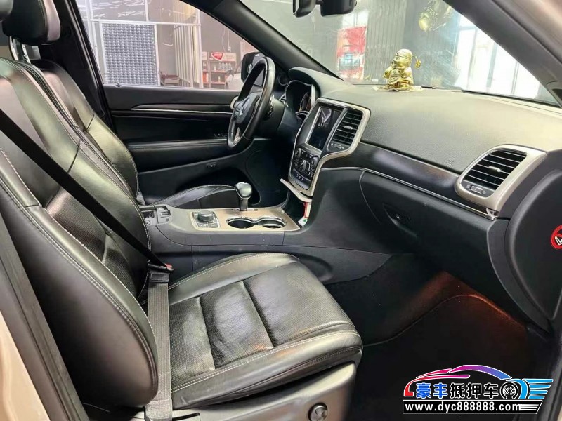 16年Jeep大切诺基轿车抵押车出售