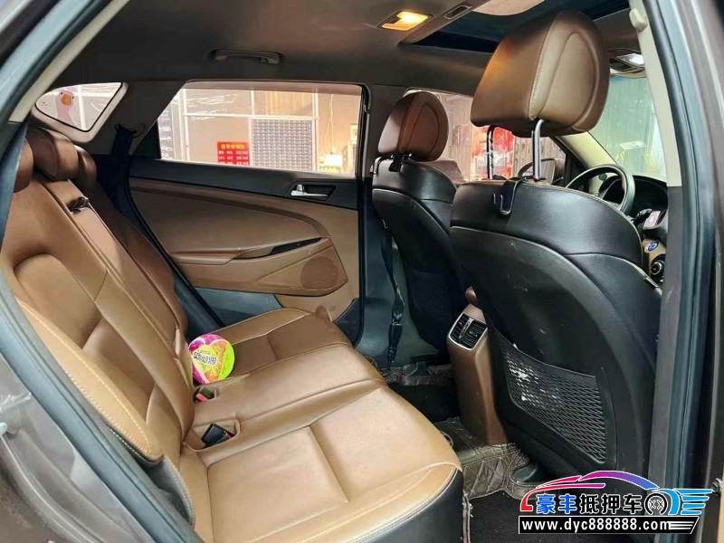 16年现代途胜轿车抵押车出售