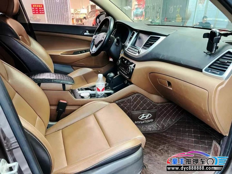 16年现代途胜轿车抵押车出售