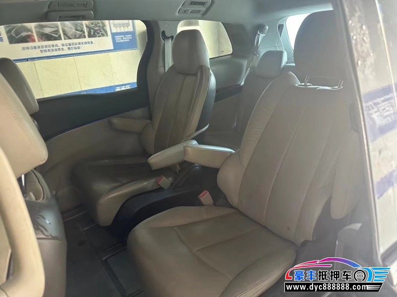 11年别克GL8轿车抵押车出售