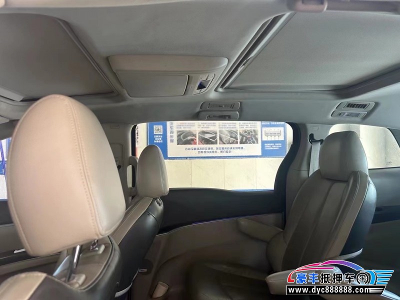 11年别克GL8轿车抵押车出售