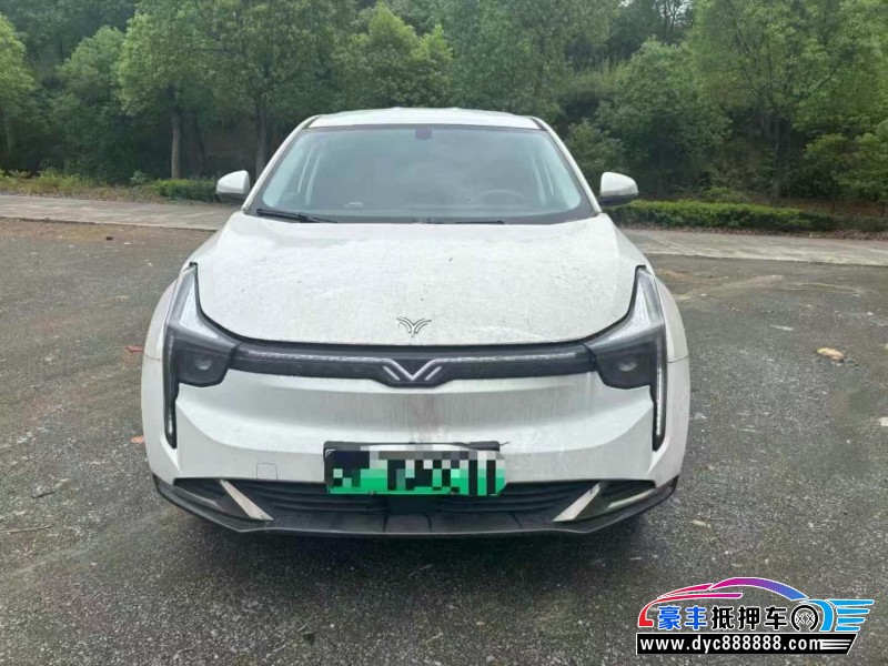 23年哪吒U轿车抵押车出售