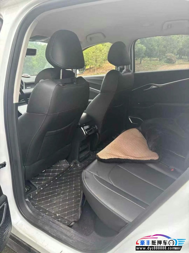 23年哪吒U轿车抵押车出售