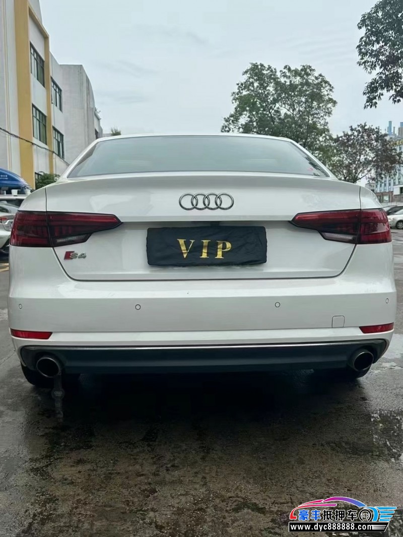 17年奥迪A4轿车抵押车出售