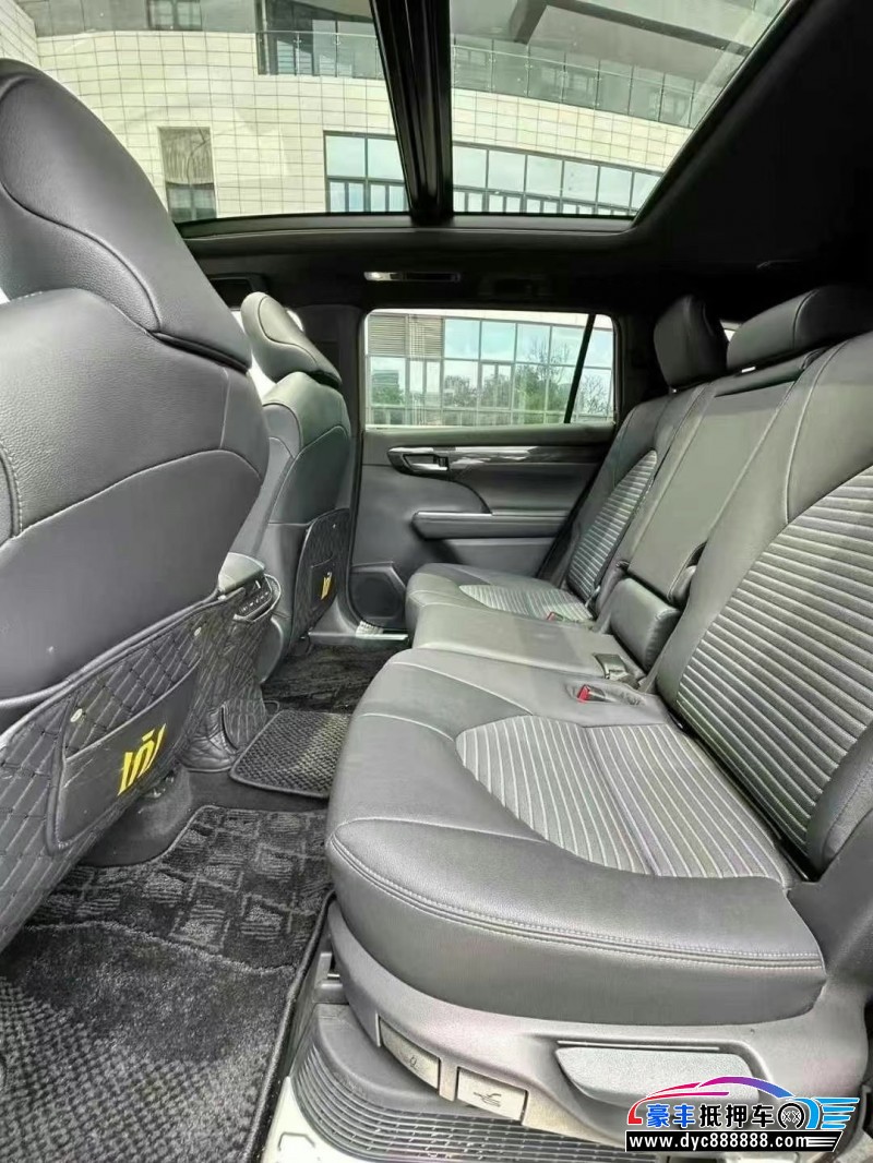 23年丰田皇冠轿车抵押车出售