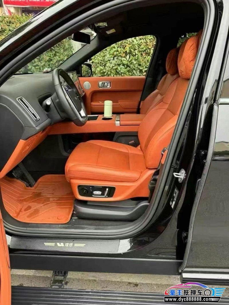 24年理想L8轿车抵押车出售