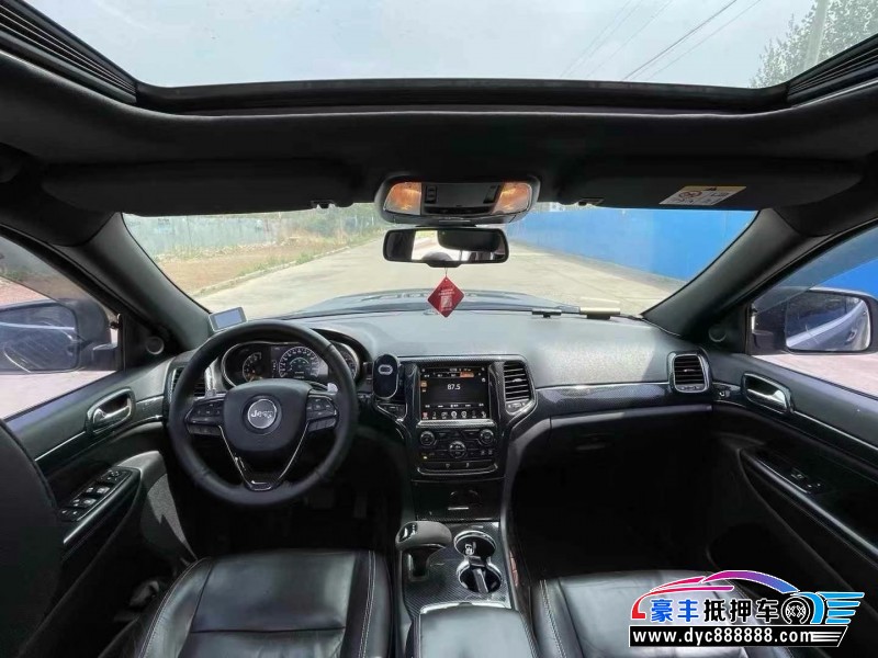 13年Jeep大切诺基轿车抵押车出售