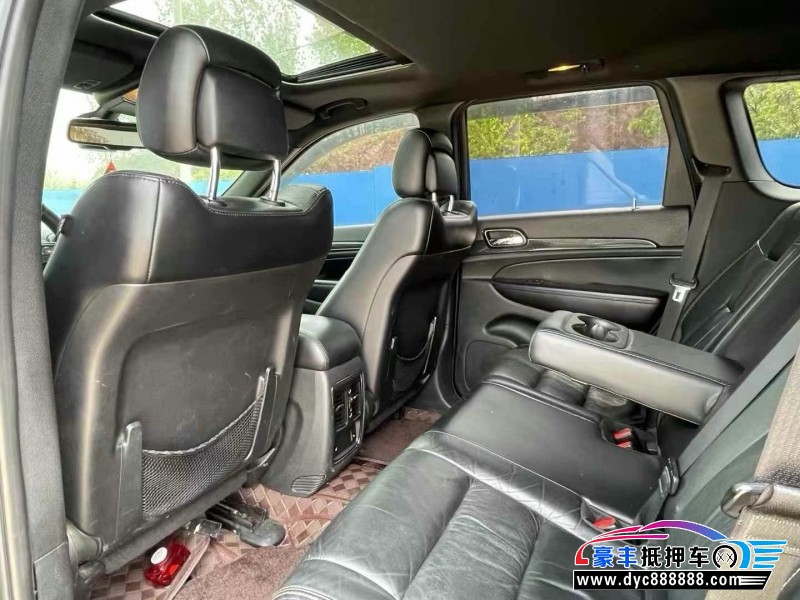 13年Jeep大切诺基轿车抵押车出售