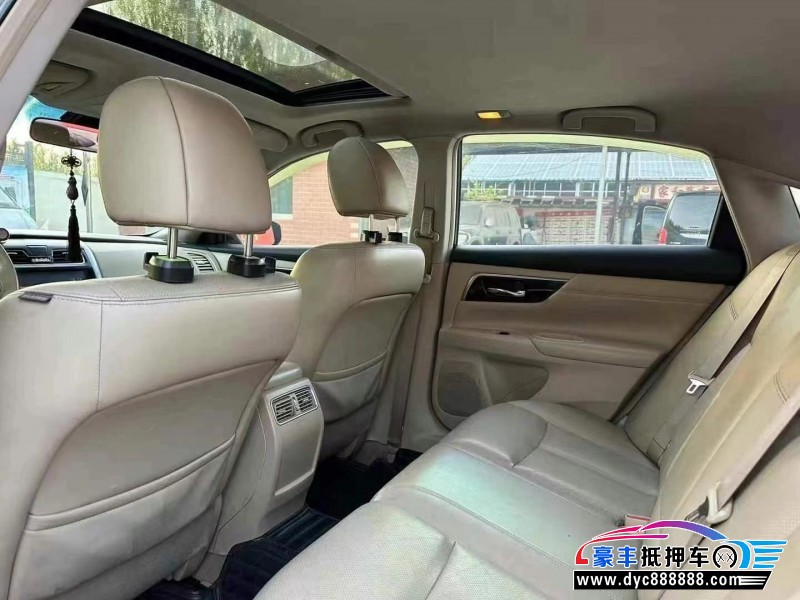 16年日产天籁轿车抵押车出售