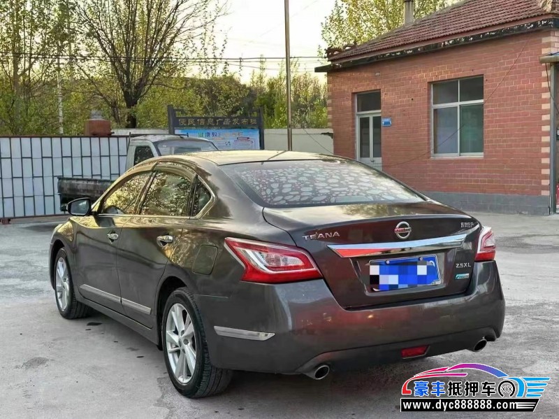 16年日产天籁轿车抵押车出售