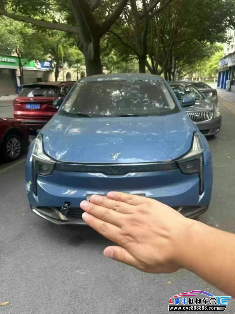 22年哪吒U轿车抵押车出售