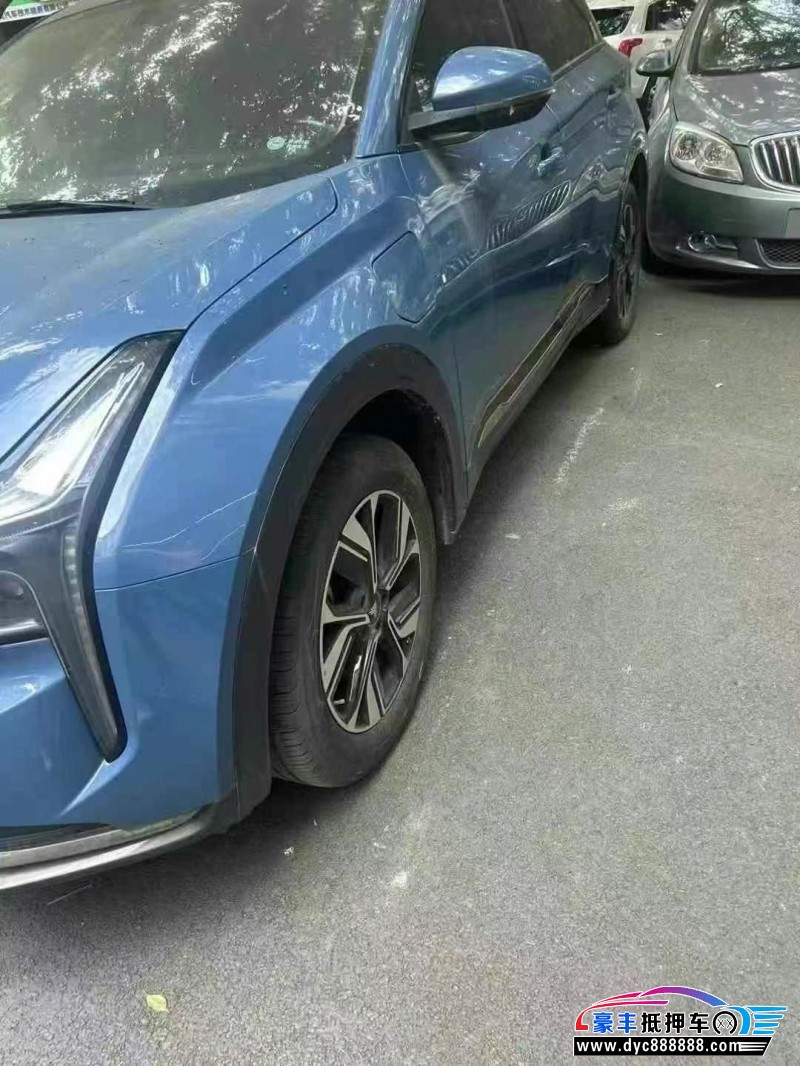 22年哪吒U轿车抵押车出售