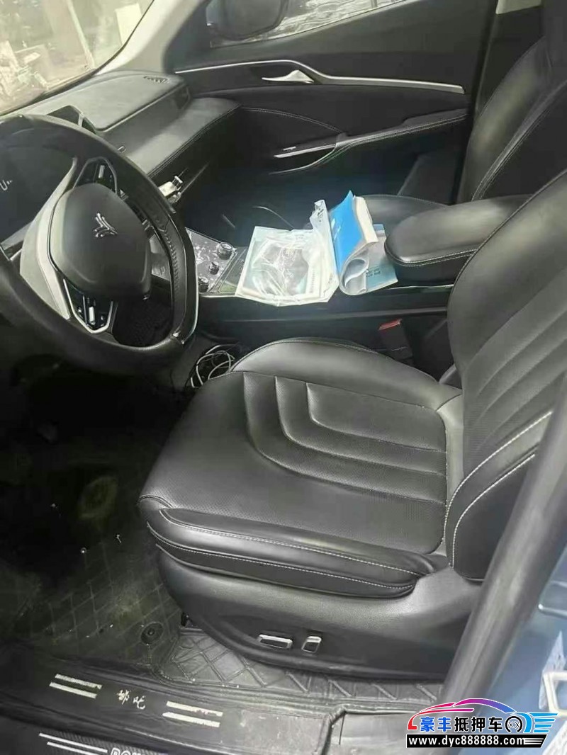 22年哪吒U轿车抵押车出售