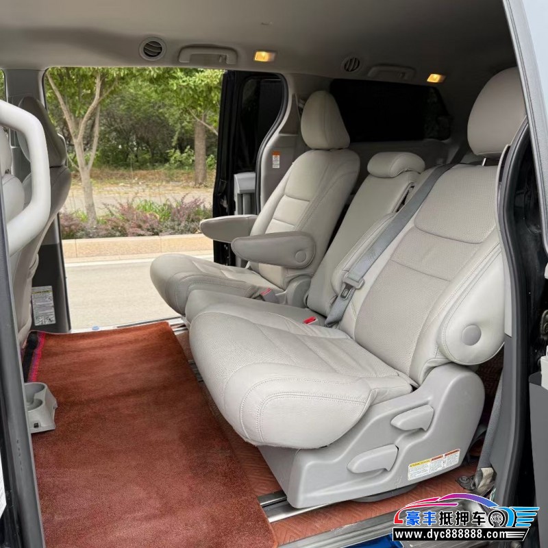 16年丰田塞纳轿车抵押车出售