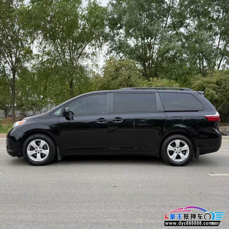 16年丰田塞纳轿车抵押车出售