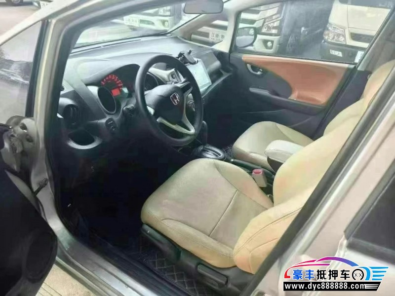13年本田飞度轿车抵押车出售