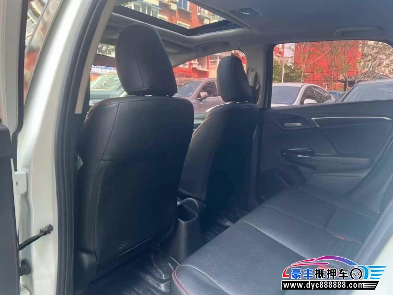 17年本田飞度轿车抵押车出售