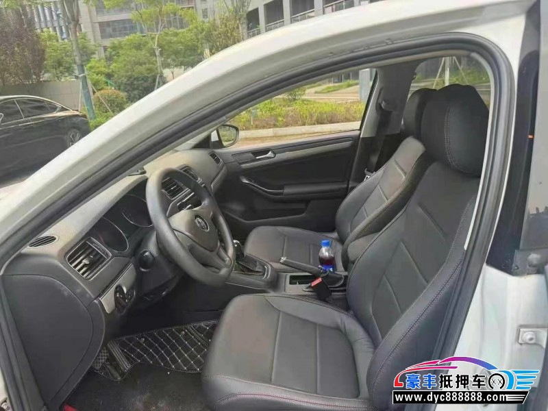 19年大众速腾轿车抵押车出售