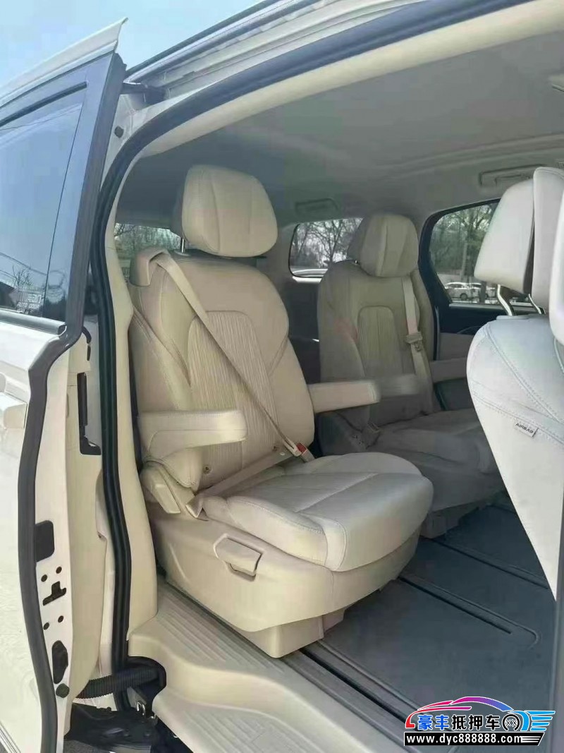 25年别克GL8轿车抵押车出售