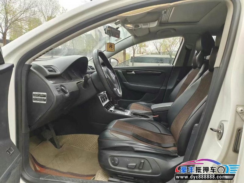 13年别克GL8轿车抵押车出售